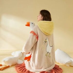 Duck Coral Velvet Flounce Hem Hooded Nightgown LEDIN-218